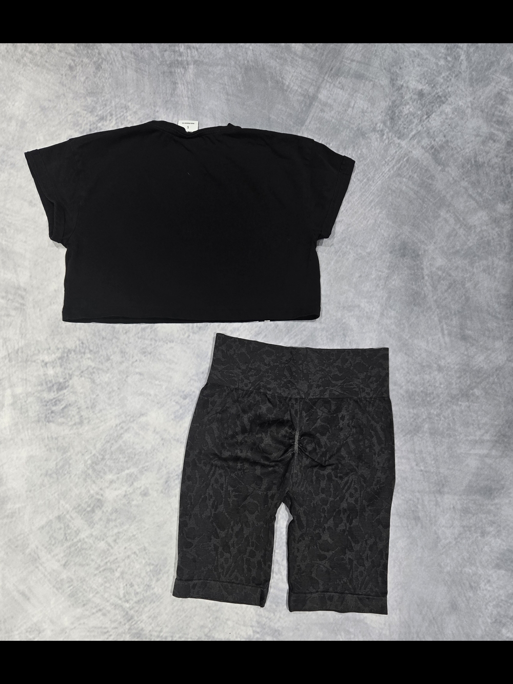 Gymshark athletic workout set consisting of a cropped black t-shirt and patterne - Picture 2 of 2